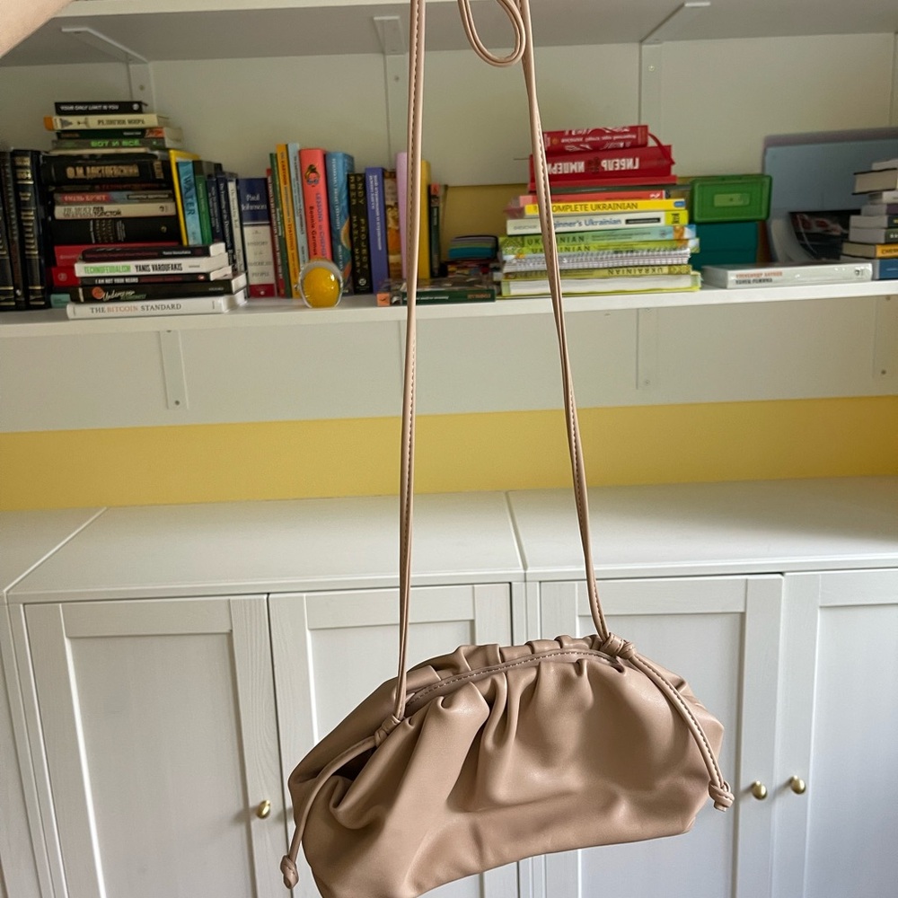 Tan Crossbody Bag with Ruched Design and Metal Chain